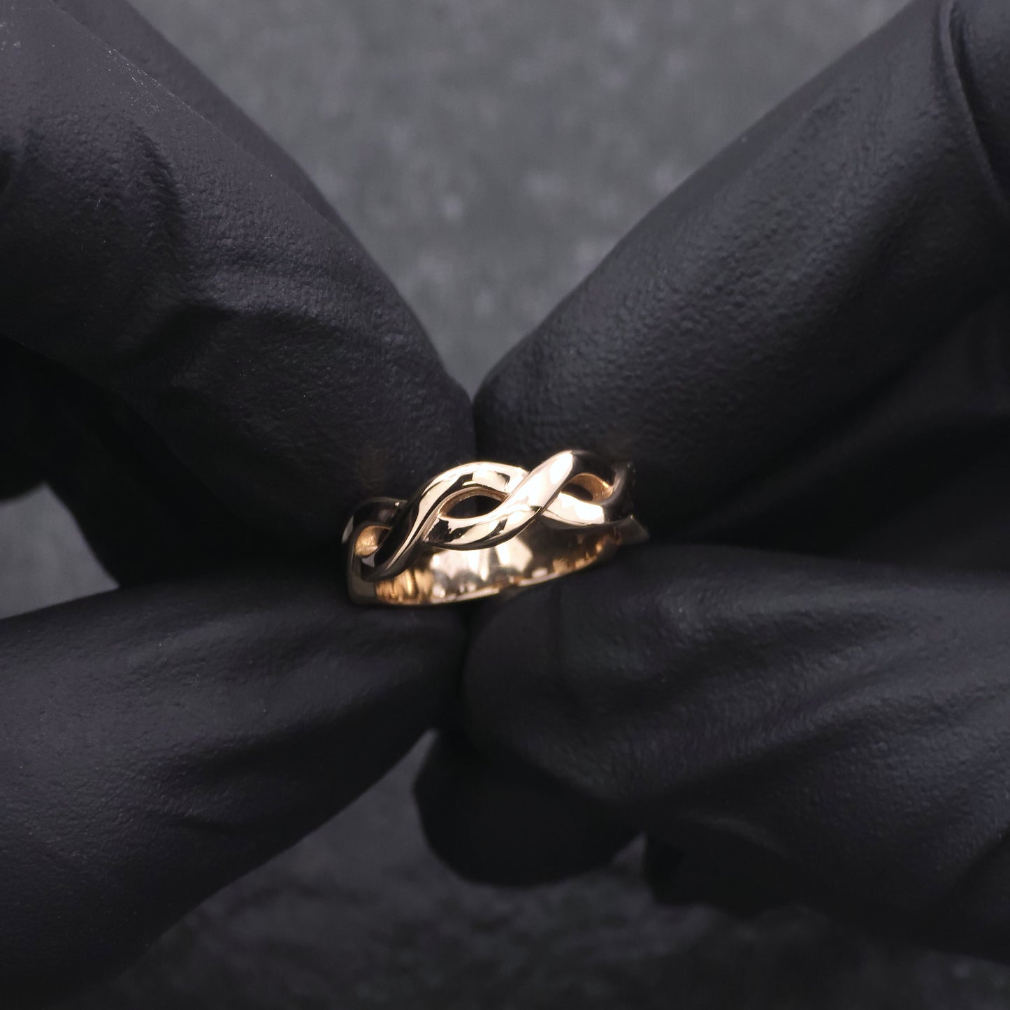 18k Interweaving Twist Wedding Band