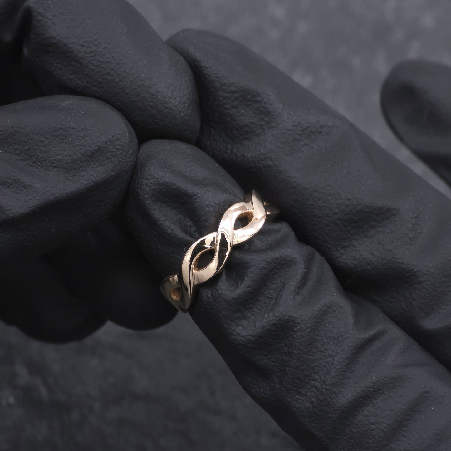 18k Interweaving Twist Wedding Band